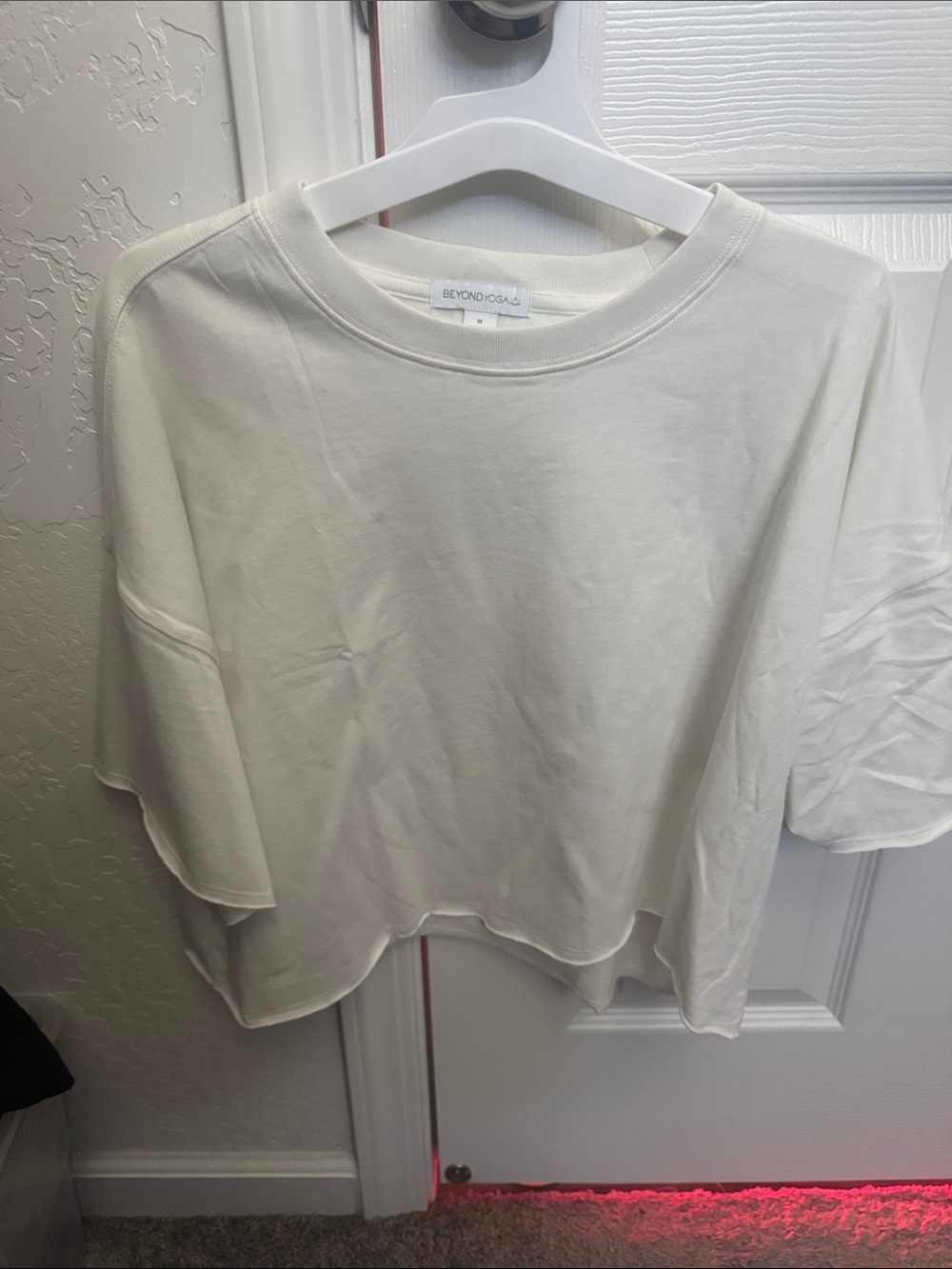 NWOT Beyond Yoga Off-White Cropped Short Sleeve Top